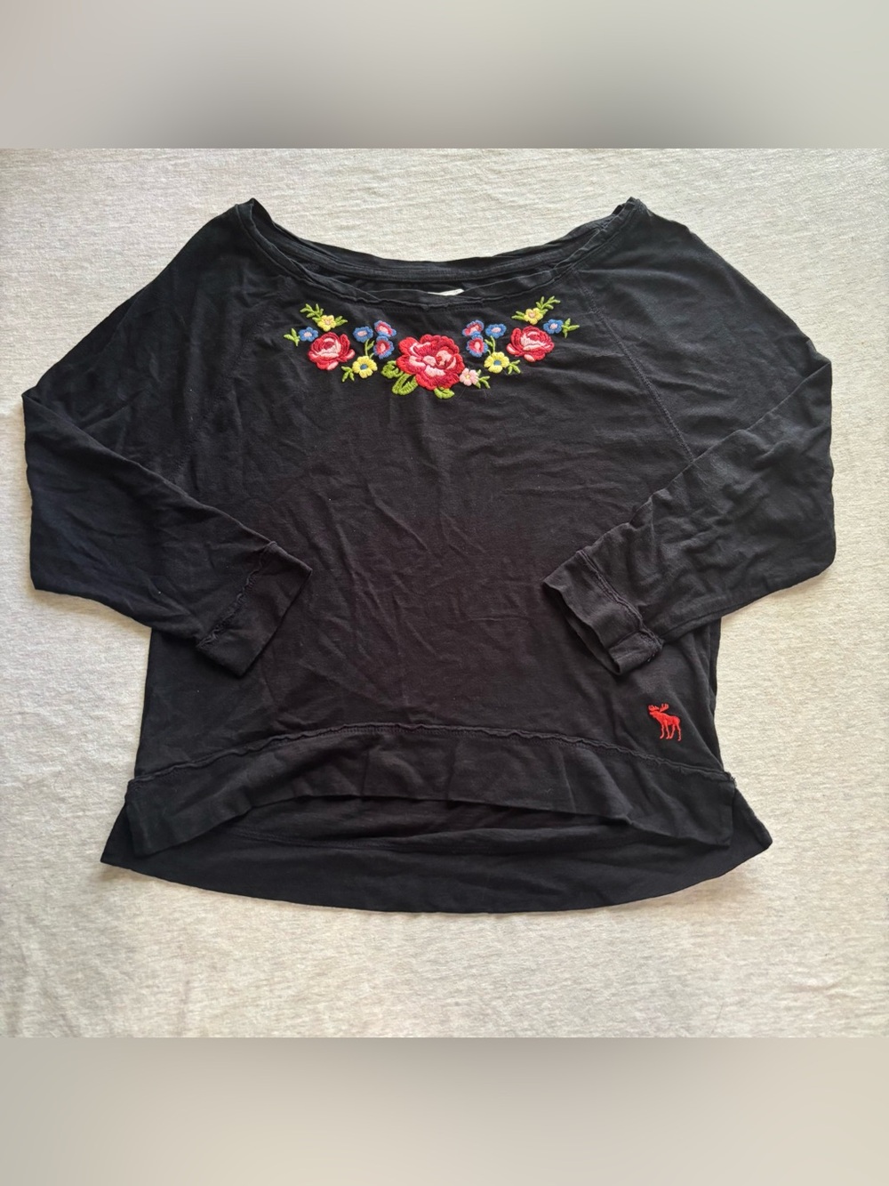 Abercrombie Kids Y2K Navy Floral Embroidered 3/4 Sleeve Top M